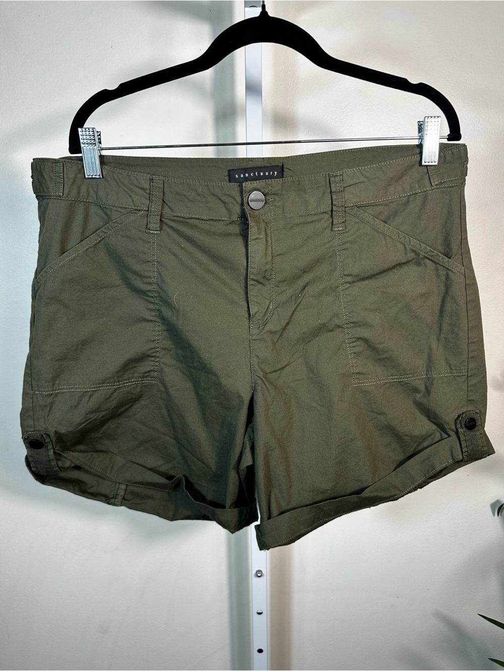 X412. Sanctuary Olive Green Women's Utility Roll-Cuff Shorts